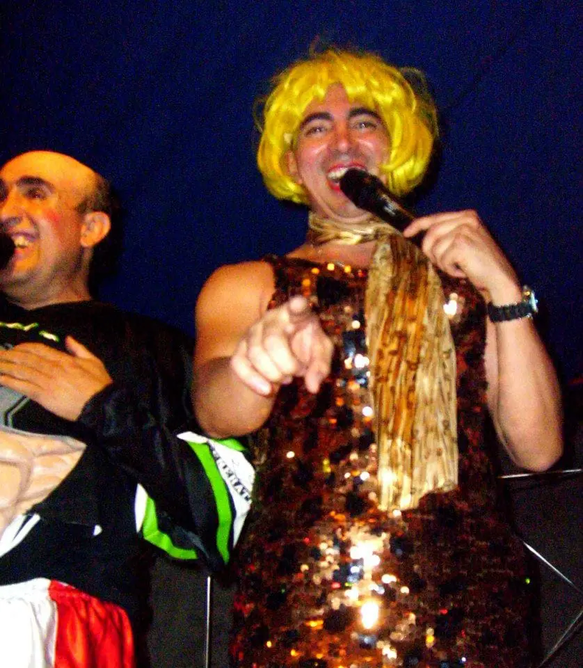 EL SHOW DE PAVIA DE NOCHE Y DE DÍA ARRIBA LA 