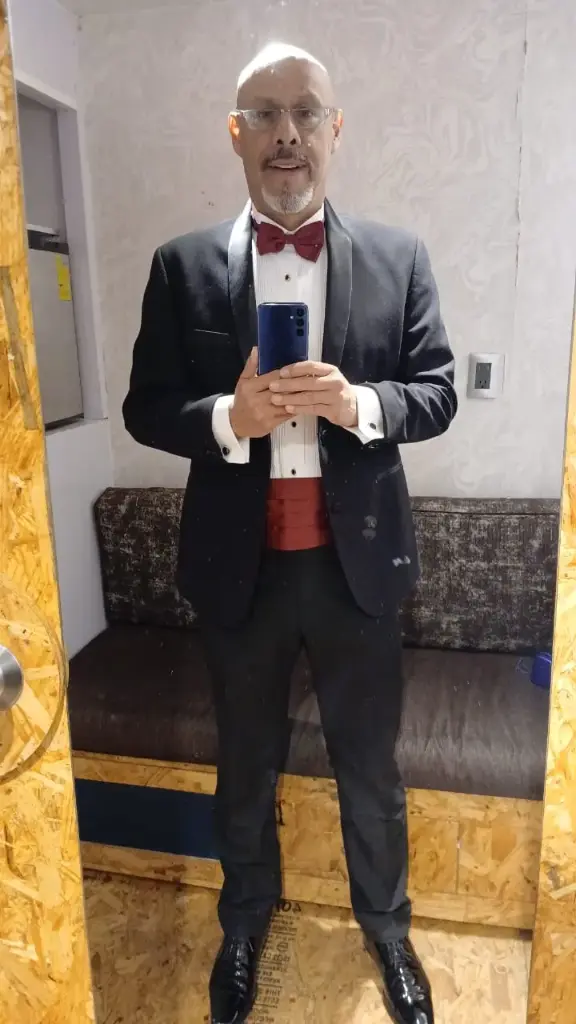 Maestro de ceremonias bilingüe